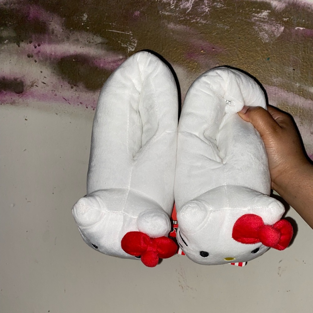 Hello Kitty Slippers - Picture 3 of 3